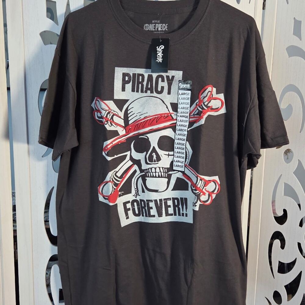 Netflix One Piece Piracy Forever T Shirt Size LARGE Straw Hat Skull Anime NWT